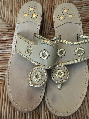 Jack Rogers Tan and Gold Womens Sandal Leather Preppy Jacqueline Kennedy Classic